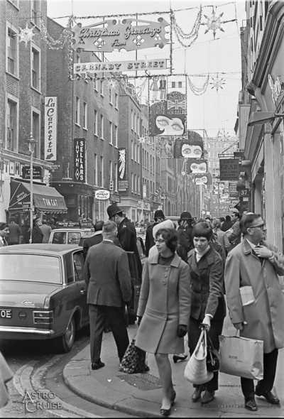 Carnaby Street 1967 - Christmas d.jpg. Click on the picture to enlarge
